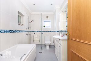 Photo 32- click for photo gallery